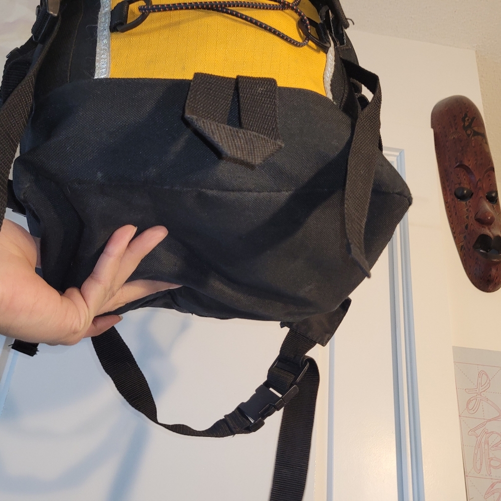 Very large backpack - Picture 7 of 8